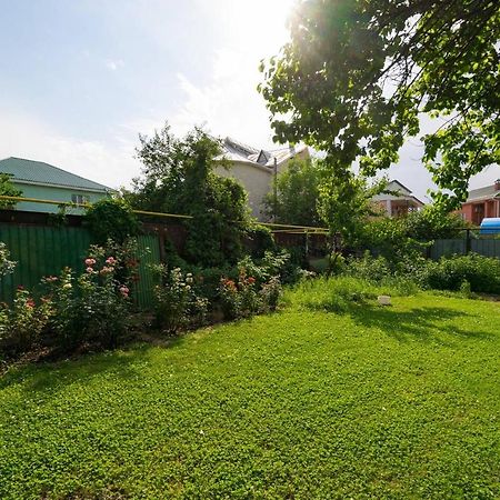 Guest House On Maksimova 9 阿拉木图 外观 照片