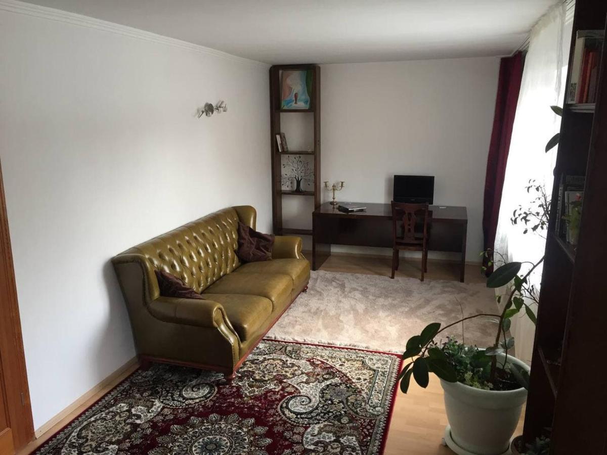 Guest House On Maksimova 9 阿拉木图 外观 照片