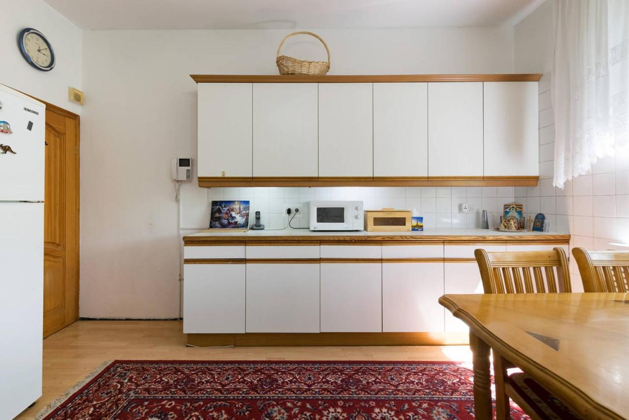 Guest House On Maksimova 9 阿拉木图 外观 照片