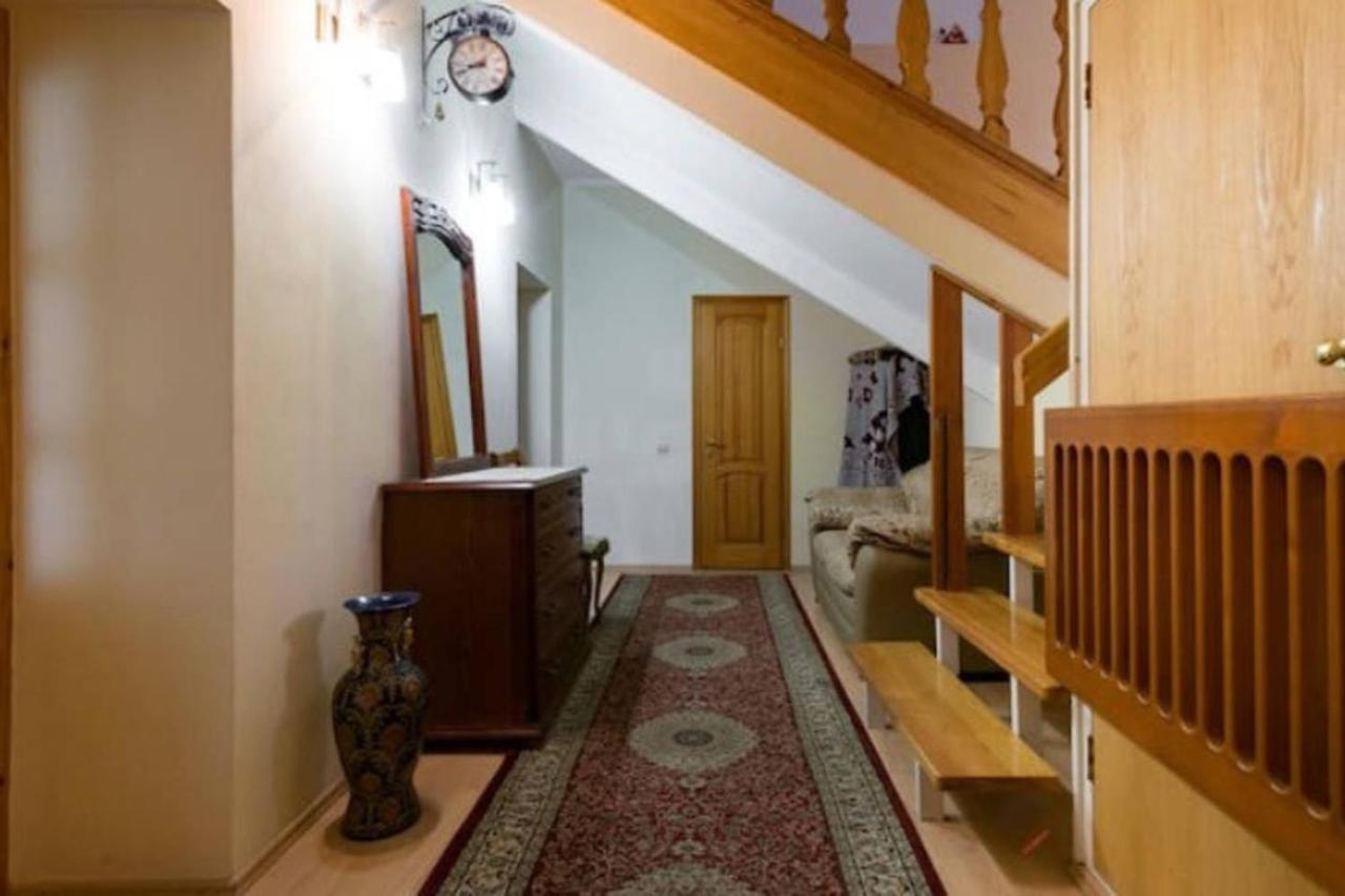 Guest House On Maksimova 9 阿拉木图 外观 照片