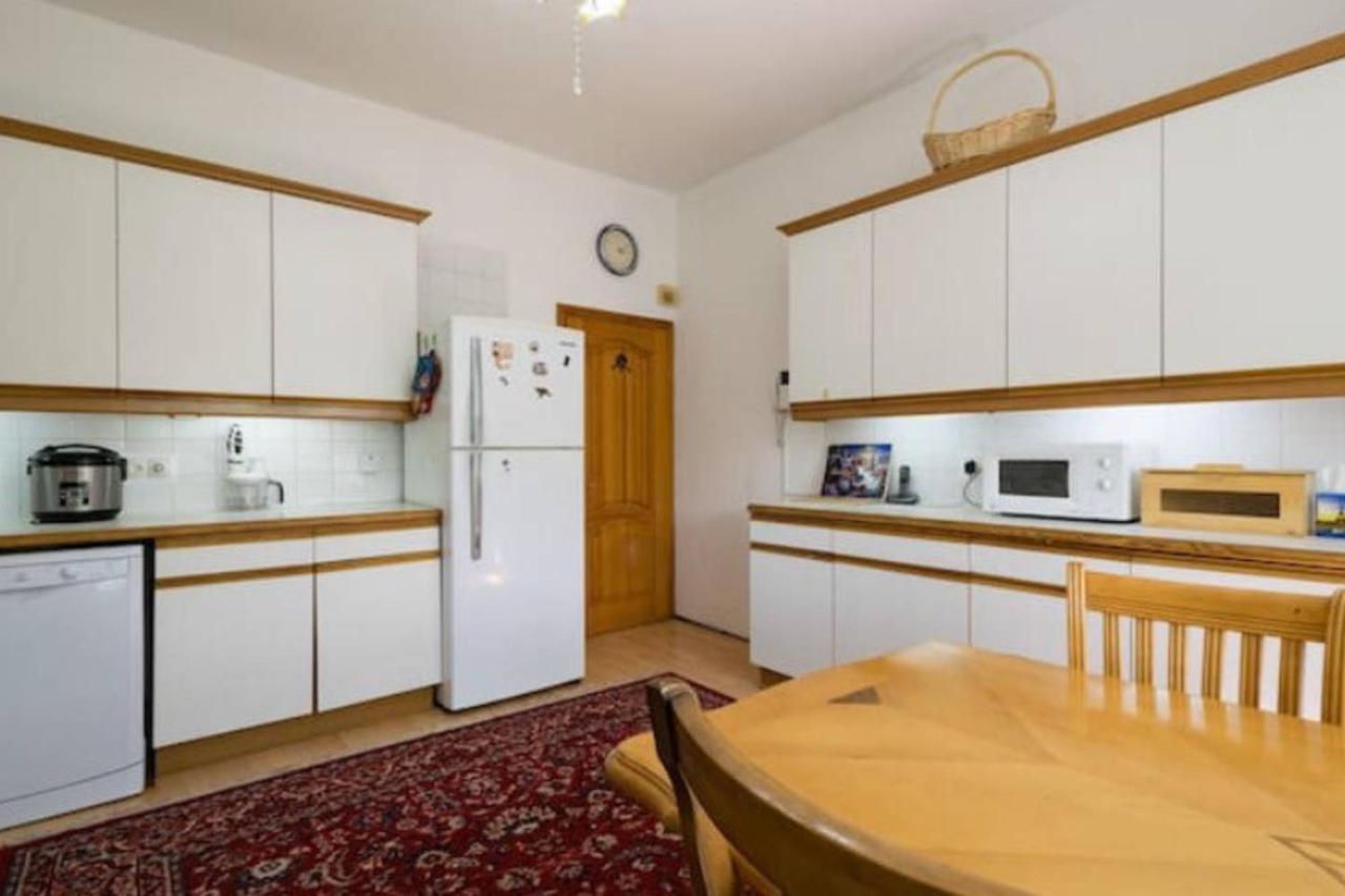 Guest House On Maksimova 9 阿拉木图 外观 照片