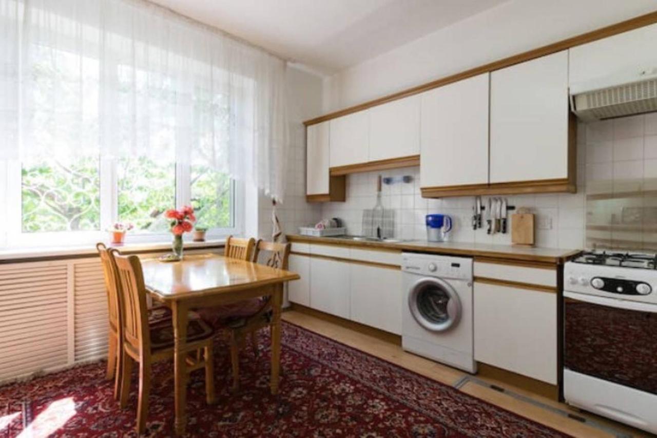 Guest House On Maksimova 9 阿拉木图 外观 照片